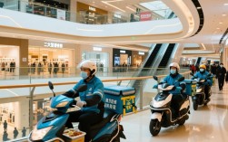 商场内惊现外卖骑手骑车取餐现象