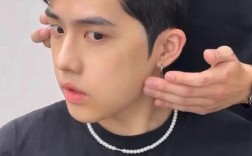 免费为老人剪王嘉尔同款发型的小伙子暖心事迹