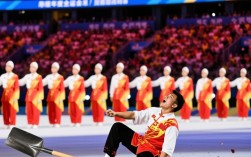 全运会闭幕式惊现演员‘铲子头’意外掉落瞬间