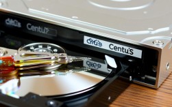 CentOS系统安装时如何确定和修改默认的光盘位置？