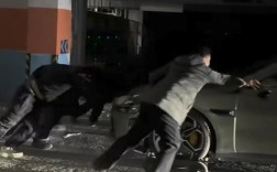 广州不锈钢盲道设计问题致多人摔倒事件引发关注
