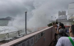 香港遭遇台风威胁，海水倒灌惊现3米喷泉