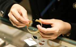 试戴金手镯引纠纷，顾客赔偿100元了结案