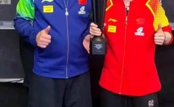 邱贻可与孙颖莎携手庆祝冠军荣耀合影