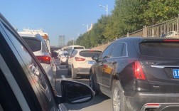 国庆高速返程拥堵，停车场再现壮观景象