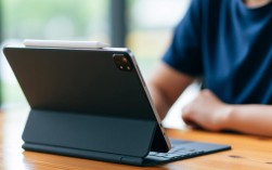 iPad中关闭后台运行应用的具体步骤是什么？