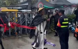 大理洱海骑马冲突事件，男子与保安起争执