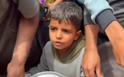 加沙5岁男童饥饿离世，体重仅3公斤引发关注