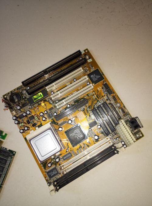 如何优化CentOS 6.5内存配置提升服务器性能？-图2