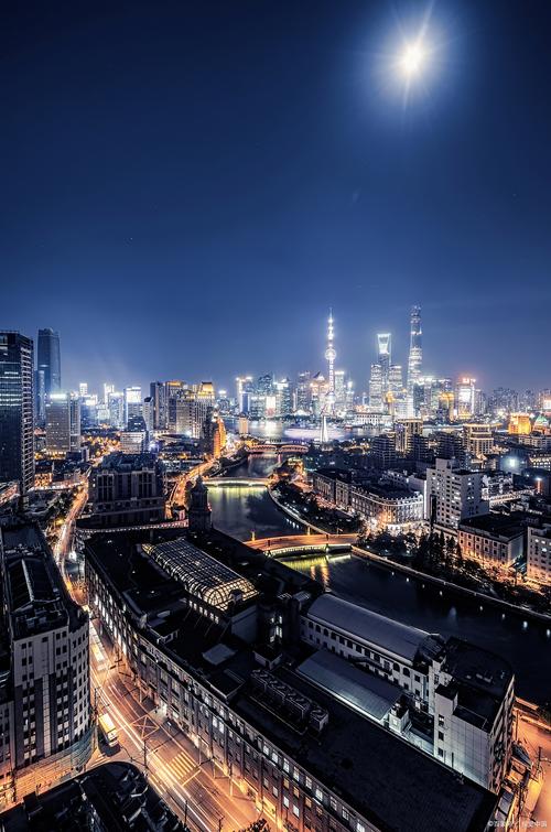 如何拍摄清晰美丽的夜景照片？实用技巧分享-图1