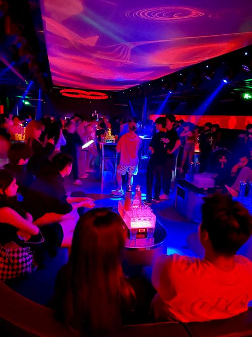 酒吧嘉宾视频如何剪辑？高效技巧与步骤解析-图1