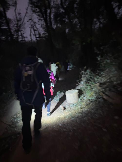 夜景爬山视频剪辑技巧解析-图1