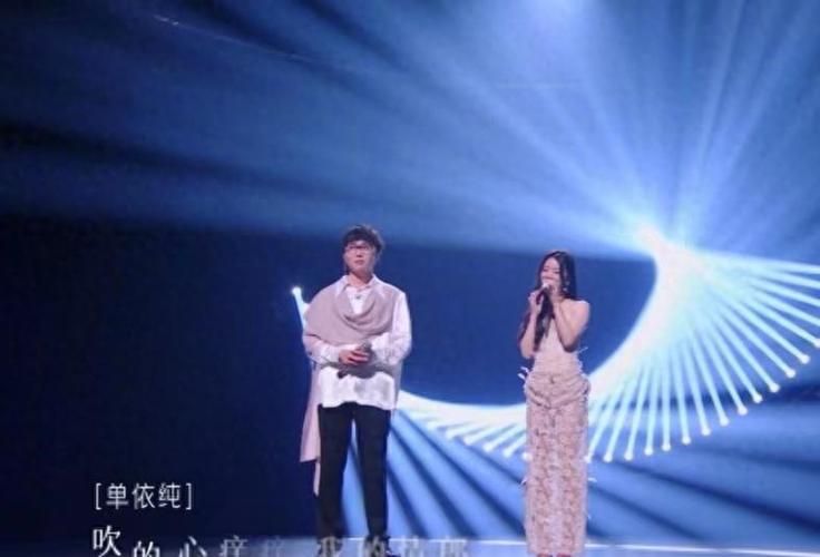 李雪琴与男友共赴毛不易演唱会现场-图3 李雪琴与男友共赴毛不易演唱会现场-图3