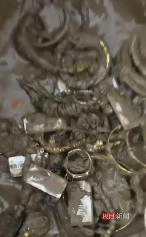 洪水遗金归还者获金店高额酬金奖励-图2