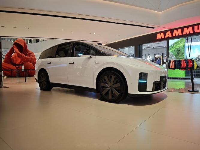 理想i8纯电SUV定价与配置之争再起风云-图1