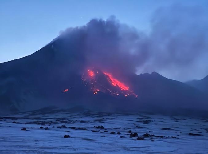 堪察加半岛8.7级强震引发火山喷发!-图1 堪察加半岛8.7级强震引发火山喷发!-图1