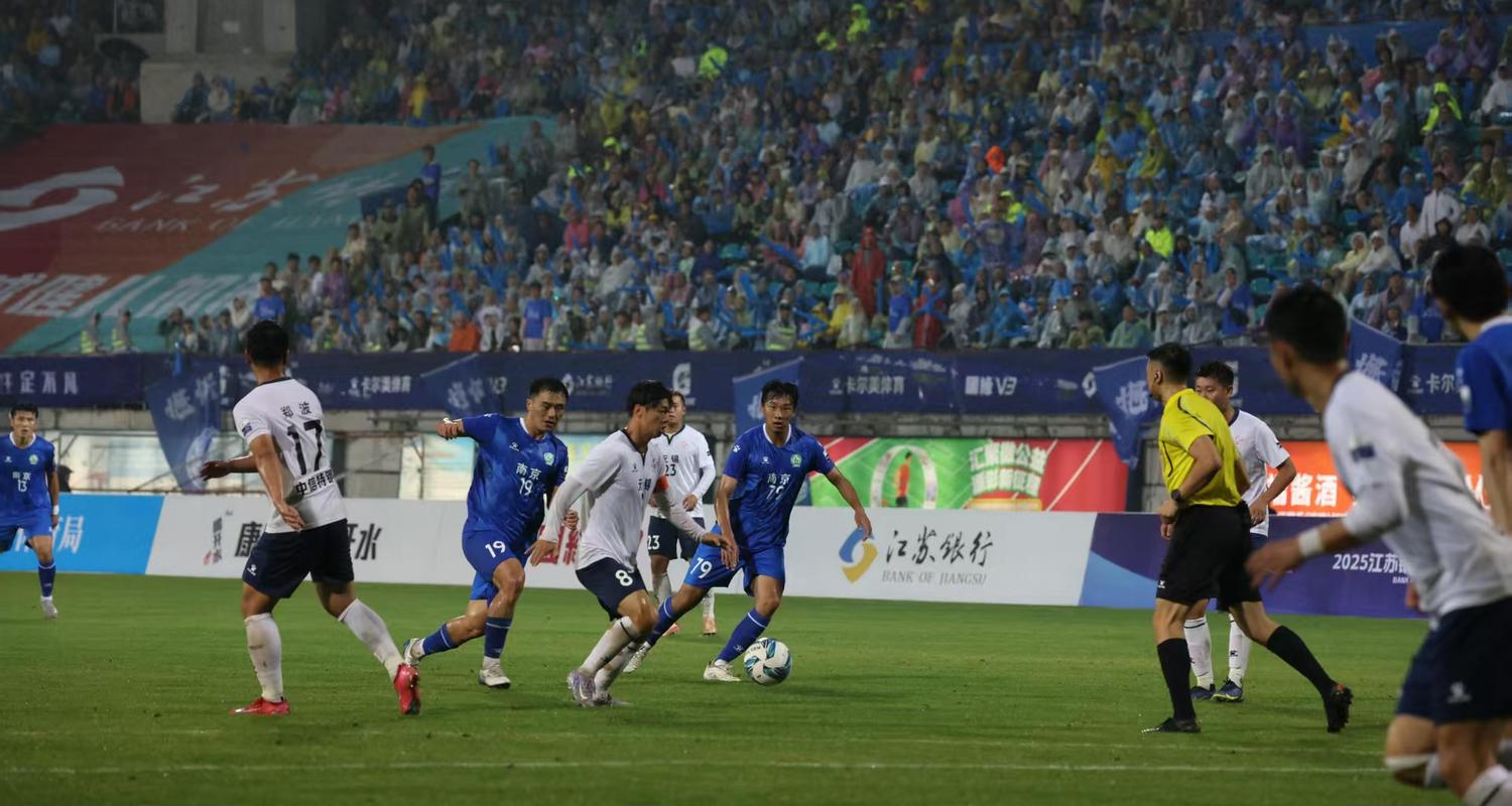 苏超劲旅南通3-0完胜镇江，豪取7连胜佳绩-图3