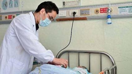15岁少女头发成瘾，胃里惊现4斤发石引关注-图1