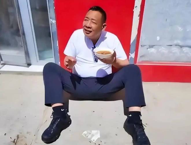 于东来评论区变身求职招聘会-图2
