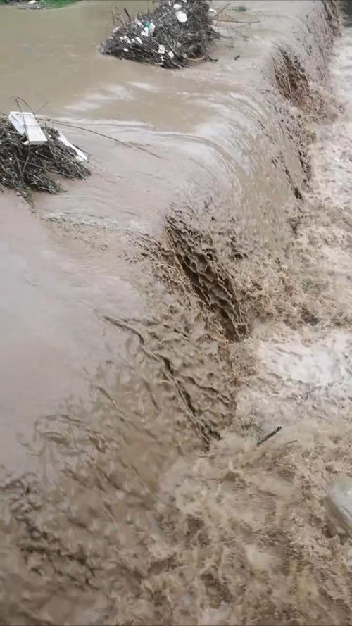 甘肃榆中遭遇山洪灾害，灾民紧急转移-图1