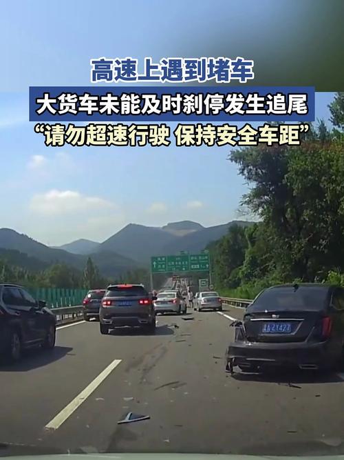 高速公路惊魂，司机下车检查遭大货车追尾！-图2