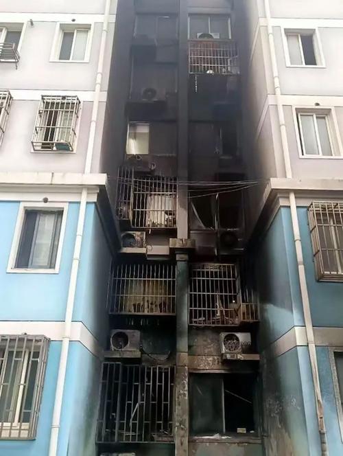 上海小区非机动车停车区突发火灾-图3 上海小区非机动车停车区突发火灾-图3