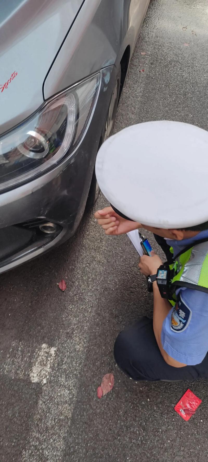 手机号曝光风波,被剐蹭小伙回应事件经过-图1 手机号曝光风波,被剐蹭小伙回应事件经过-图1