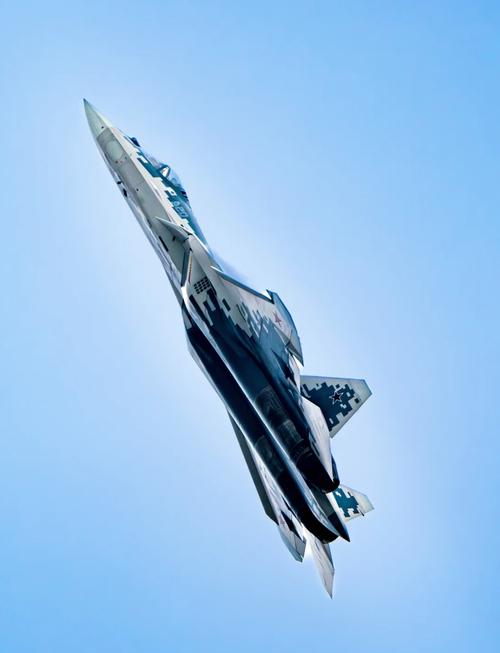 苏-57与F-22战机正面交锋，首次空中对决即将上演-图3