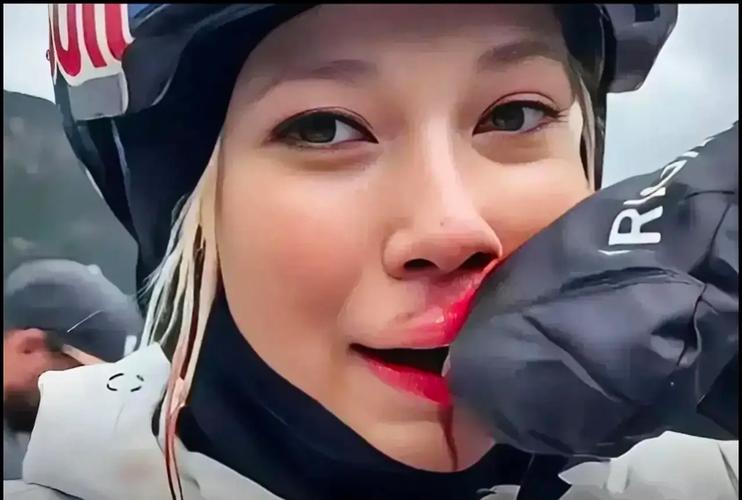 谷爱凌遭遇人为事故再受伤,挑战极限之路多艰-图2 谷爱凌遭遇人为事故再受伤,挑战极限之路多艰-图2