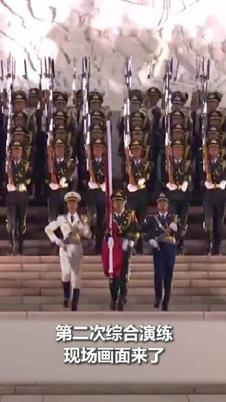 夜幕下的阅兵盛典，夜间限定版阅兵演练震撼上演-图2