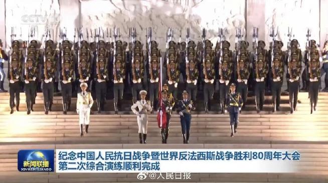 夜幕下的阅兵盛典，夜间限定版阅兵演练震撼上演-图3