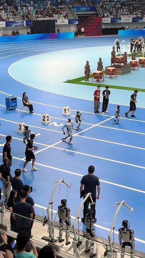 机器人百米速度新纪元，史上首个百米‘飞人’诞生-图2