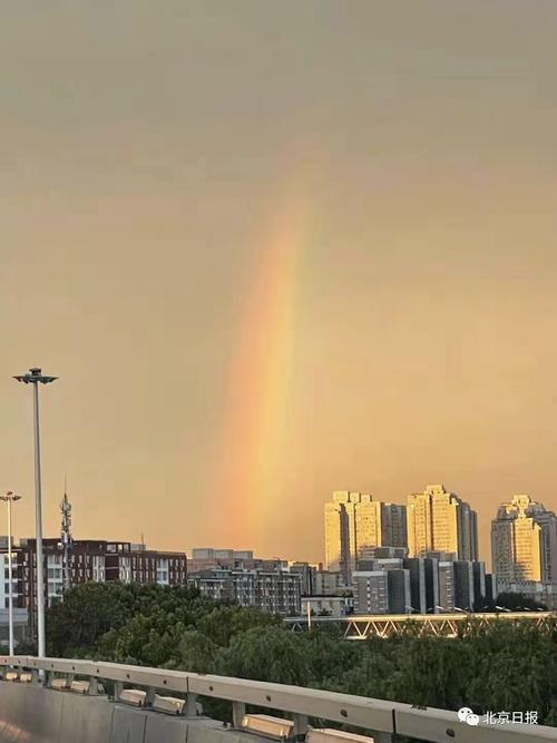 北京暴雨后现壮丽双彩虹奇观-图1