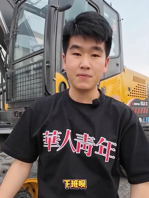 河南27岁挖机小哥游历中国走红网络-图3