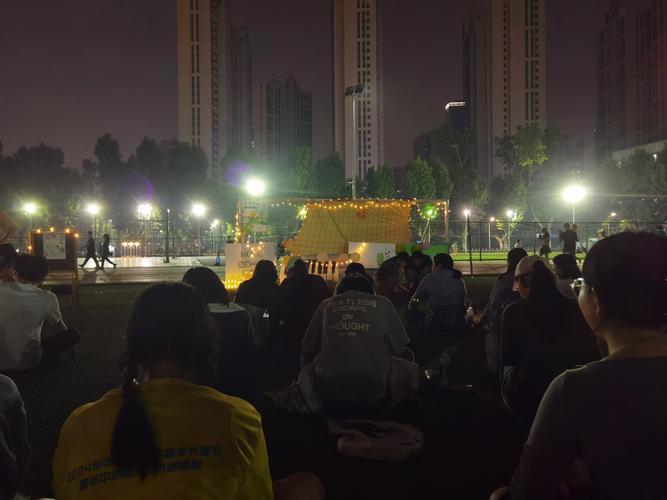 英皇集团将在县城学校操场举办盛大演唱会-图1 英皇集团将在县城学校操场举办盛大演唱会-图1