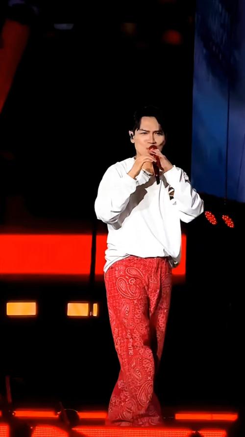 杨宗纬舞台意外摔落官方通报出炉-图1