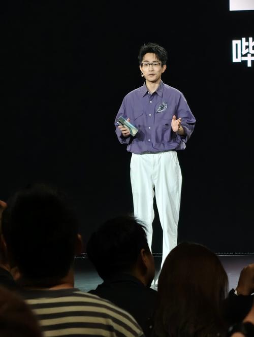 何同学海外爆红,年收入突破千万!-图3 何同学海外爆红,年收入突破千万!-图3