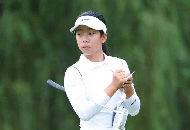 刘国梁女儿高尔夫赛场夺冠，开启职业生涯新篇章-图1