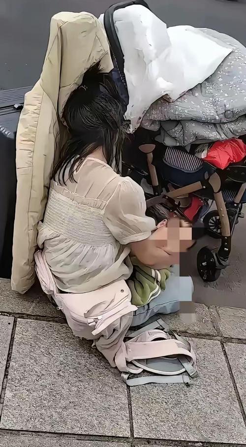 广州女子追砍小孩事件，精神分裂症患者引发社会关注-图1