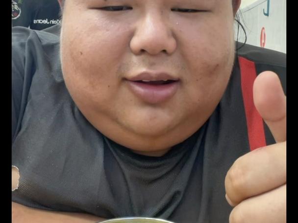 网红良子体重近350斤，胃袋惊人达150多斤！-图1
