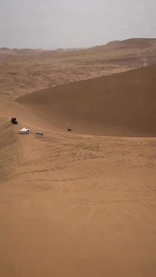 沙漠越野悲剧，50万粉丝博主翻车离世引发关注-图2