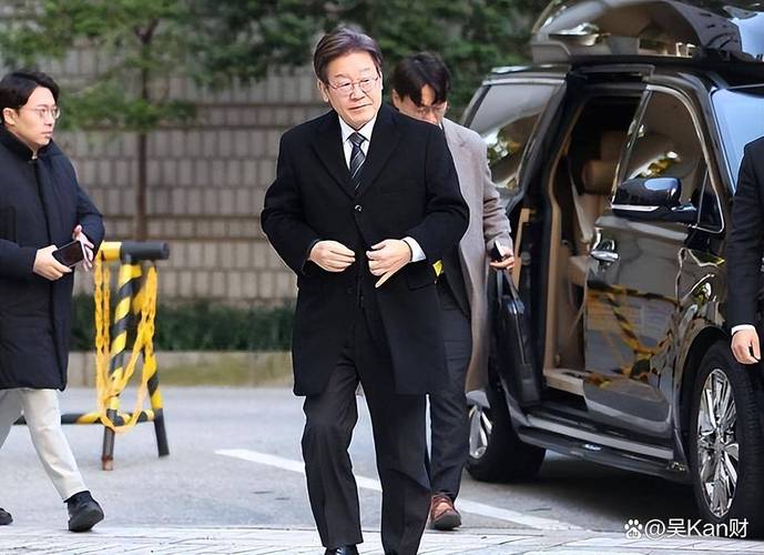 美国官员墨镜握手李在明,引发关注-图2 美国官员墨镜握手李在明,引发关注-图2
