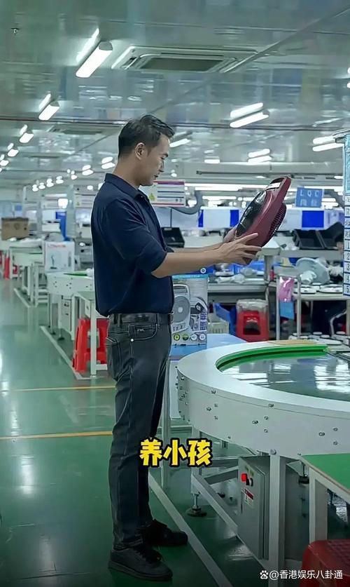 港星40岁转型搬砖，独自抚养四个儿子背后的辛酸故事-图3