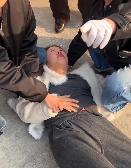 广西女子精神障碍发作锤击儿童事件-图3