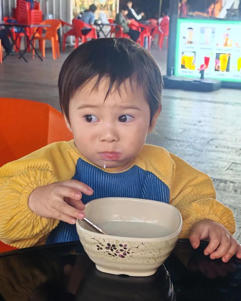 萌娃自拍视频海外走红,妈妈温情回应引关注-图3 萌娃自拍视频海外走红,妈妈温情回应引关注-图3