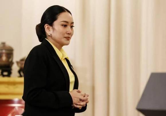 泰国前总理佩通坦公开认可解职判决-图3