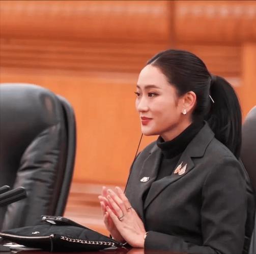泰国女总理佩通坦被迫下台，权力游戏背后的转折点-图2