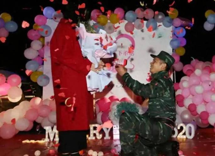 退役荣光,军爱永恒——军人退役日浪漫求婚记-图1 退役荣光,军爱永恒——军人退役日浪漫求婚记-图1