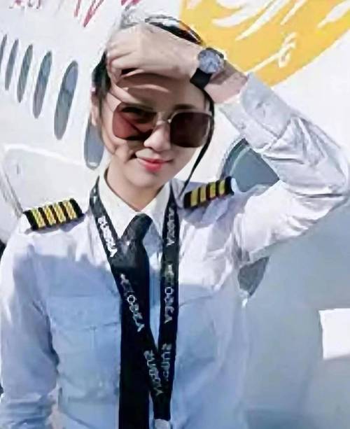 阅兵场上的空中女神，揭秘最帅女机长风采-图1