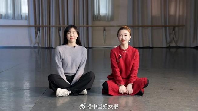 九三文艺晚会总导演揭秘，竟然是她们！-图1